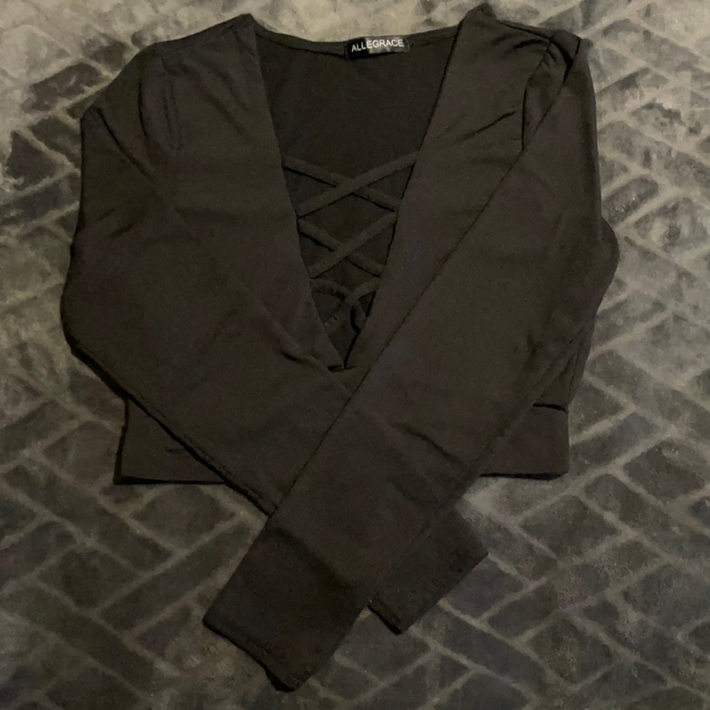 Long Sleeve V-cut Crop Top